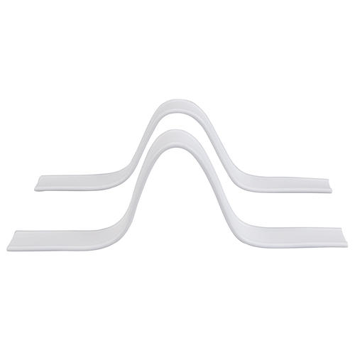 على ماذا تعتمد صلابة سلك جسر الأنف في القناع؟